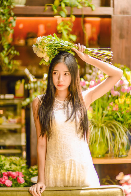 清新气质美女唯美花房写真(3)