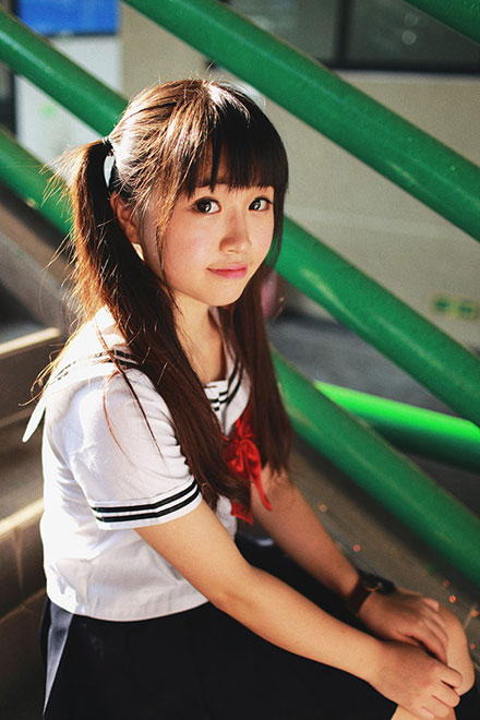 双马尾萌妹子校园制服写真(5)