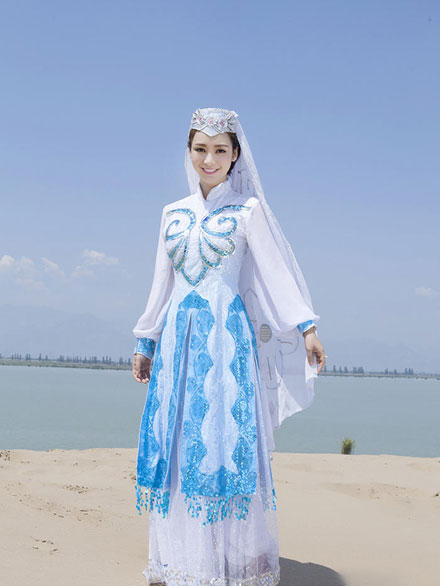 性感女神柳岩沙漠异域风情写真(10)