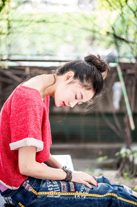 元气少女户外俏皮写真(6)