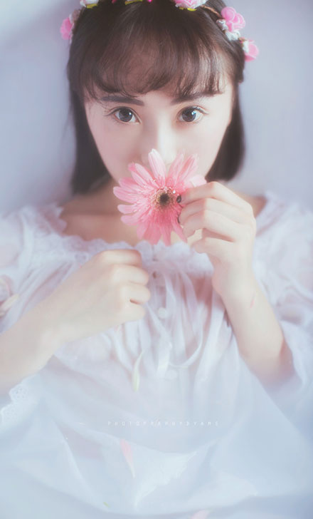气质美女唯美浴缸湿身写真(3)