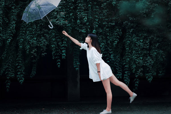 清纯氧气美女户外意境写真(6)