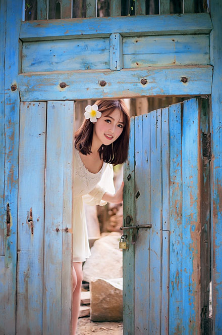 清纯甜美美女户外唯美写真(9)
