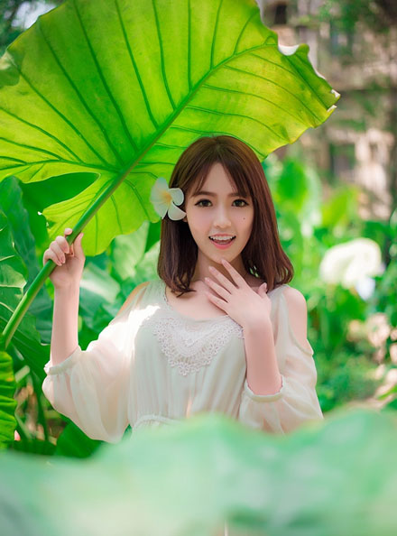 清纯甜美美女户外唯美写真(10)