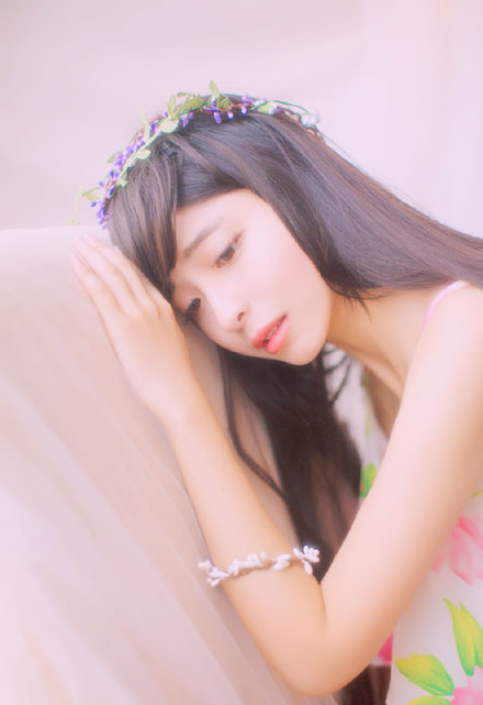 温婉美女室内梦幻写真(5)