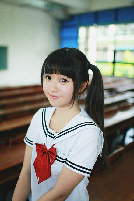 双马尾萌妹子校园制服写真(6)