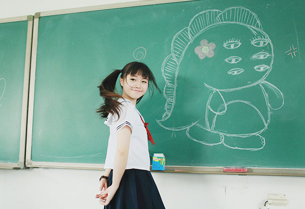 双马尾萌妹子校园制服写真(3)