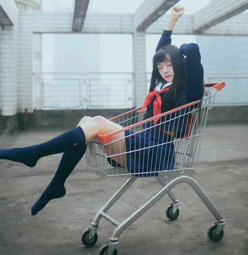 日系制服少女天台写真(8)