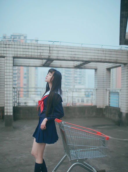 日系制服少女天台写真(6)