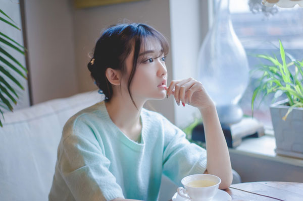 清纯甜美美女咖啡馆治愈系写真(11)