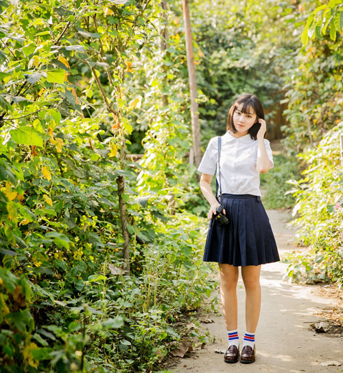 日系制服少女户外唯美写真(9)