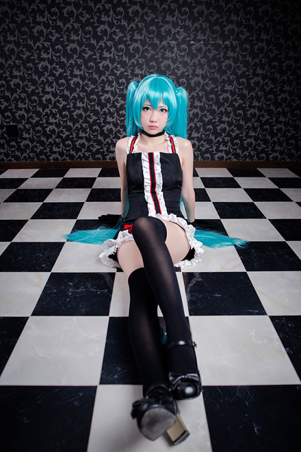 《VOCALOID》初音未来黑裙COS(8)