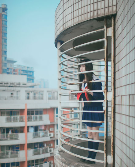 日系制服少女天台写真(10)