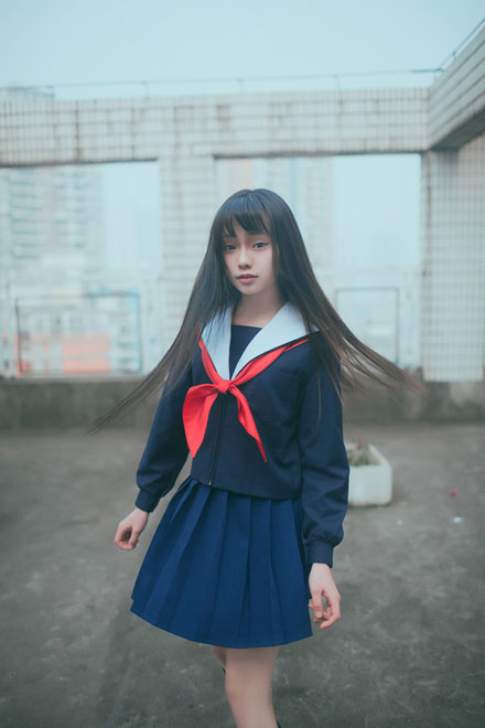 日系制服少女天台写真(5)