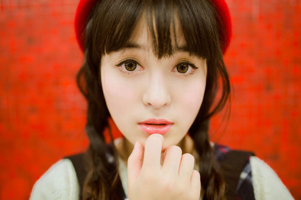 双马尾大眼萌妹夜晚街拍写真(9)