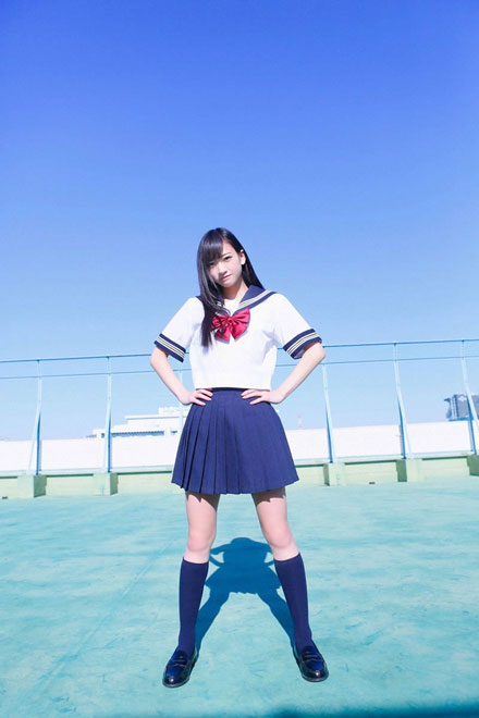 日本“I字腿美少女”那奈制服写真(13)