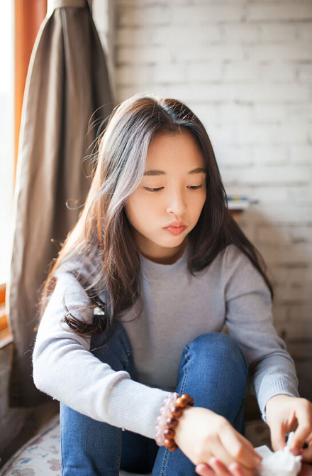 "小默笙"吴倩咖啡馆清新搞怪写真(2)