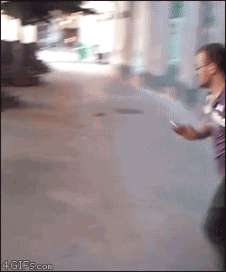 整人不成反被整搞笑GIF2(8)