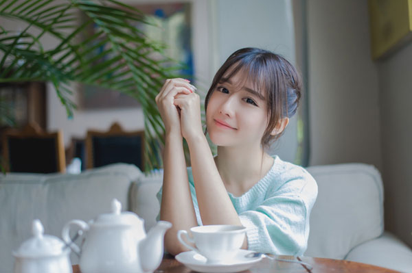 清纯甜美美女咖啡馆治愈系写真(10)
