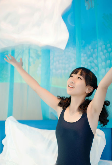 双马尾白丝萝莉浴室死库水写真(10)