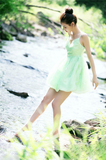 王思聪女友张予曦清新写真(6)