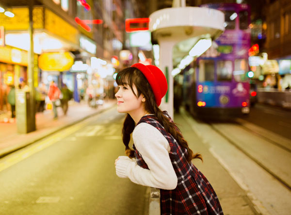 双马尾大眼萌妹夜晚街拍写真(11)