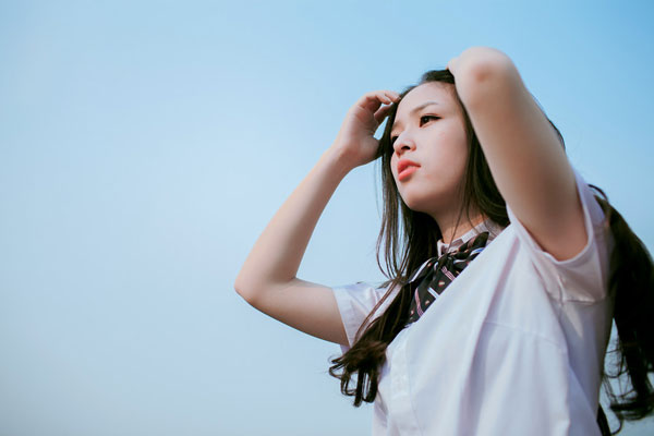白皙养眼美女日系制服写真(5)