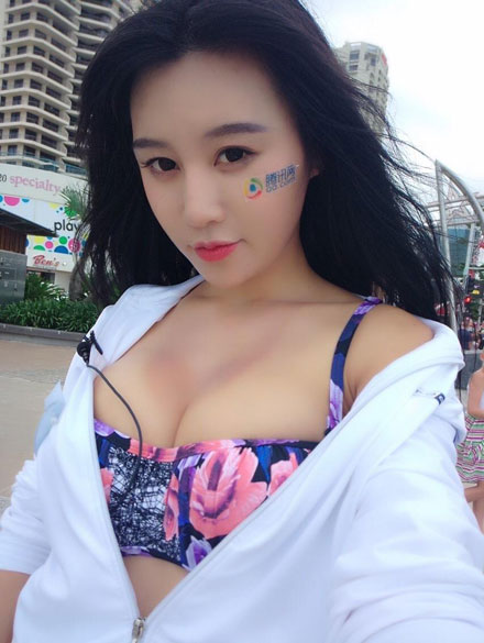 足球宝贝樊玲比基尼自拍美图赏(6)
