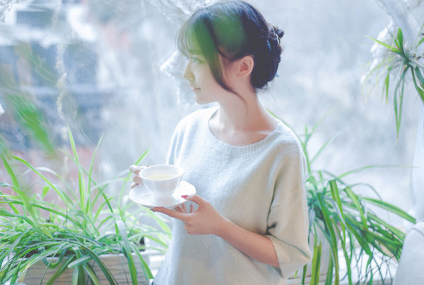 清纯甜美美女咖啡馆治愈系写真(12)