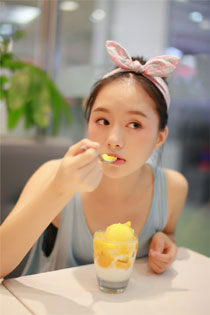清纯可爱萌妹子夏日清凉写真