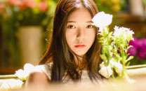 清新气质美女唯美花房写真