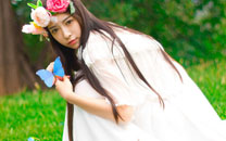 长发气质美女户外唯美写真