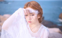 清新氧气美女海边绝美写真