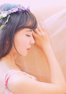 温婉美女室内梦幻写真