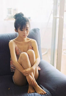 校服女神宋伊人室内胶片写真