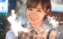 日系短发美女夜晚集市甜美搞怪写真