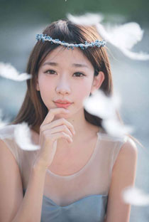 甜美嫩模陈潇溪边唯美写真