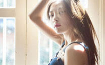 长腿养眼美女室内唯美写真