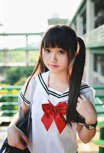 双马尾萌妹子校园制服写真