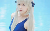 白皙少女《缘之空》穹妹泳装COS