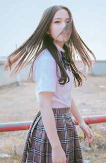 白皙养眼美女日系制服写真