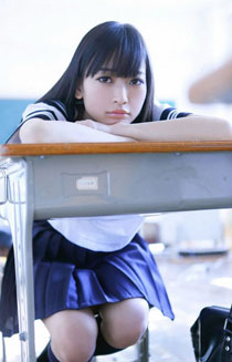 日本“I字腿美少女”那奈制服写真