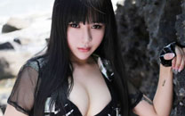 巨乳嫩模海边黑丝性感写真