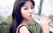日系养眼美女死库水清凉写真